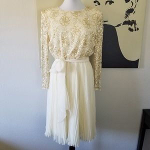 Vintage Cream and Gold Long Sleeve Dress 14P